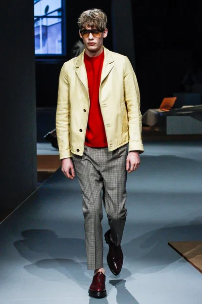 Look 10